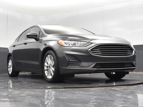 Used 2019 Ford Fusion SE FWD image 24