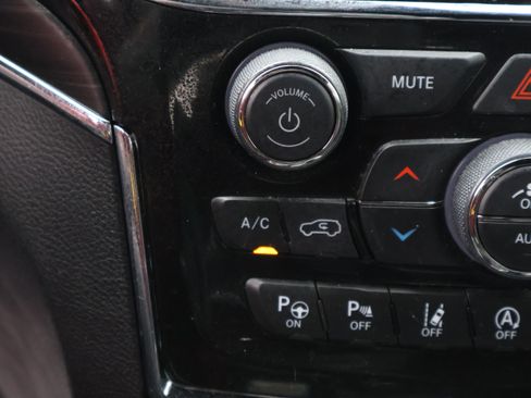 Used 2021 Jeep Grand Cherokee Limited w/ Luxury Group II image 27