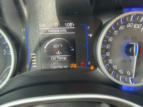 Used 2019 Chrysler Pacifica LX w/ Cold Weather Group FWD image 13