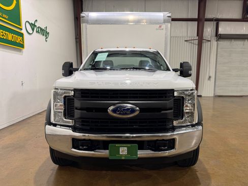 Used 2019 Ford F550 2WD Regular Cab Super Duty image 2