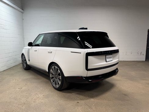 Used 2024 Land Rover Range Rover SE AWD/4WD image 9