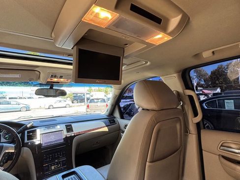 Used 2012 Cadillac Escalade Premium image 16