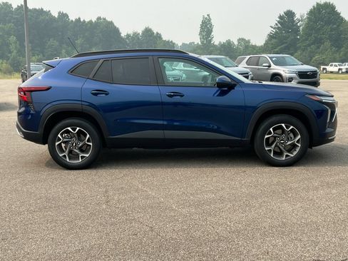 Used 2024 Chevrolet Trax LT w/ Driver Confidence Package FWD image 43