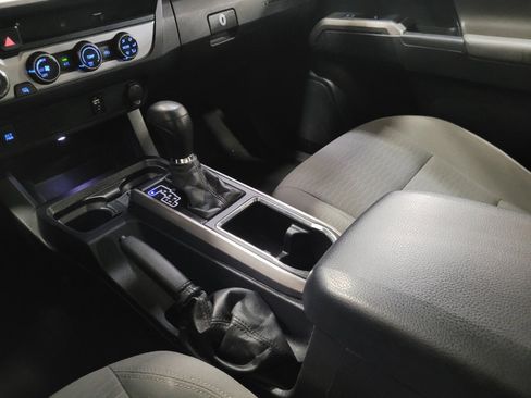 Used 2016 Toyota Tacoma SR5 AWD/4WD image 26