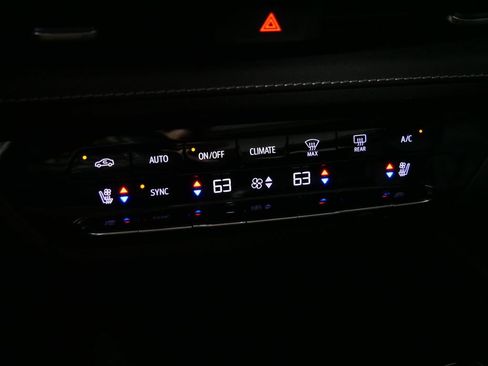 Used 2023 Buick Envision Avenir AWD/4WD image 25