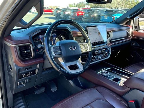 Used 2023 Ford Expedition Limited image 18