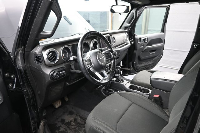 Used 2018 Jeep Wrangler Unlimited Sahara w/ Safety Group AWD/4WD image 9