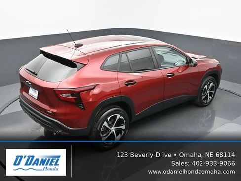 Used 2024 Chevrolet Trax RS w/ Sunroof Package FWD image 18
