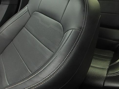 Used 2022 Ford Mustang GT Premium w/ Equipment Group 401A RWD image 12