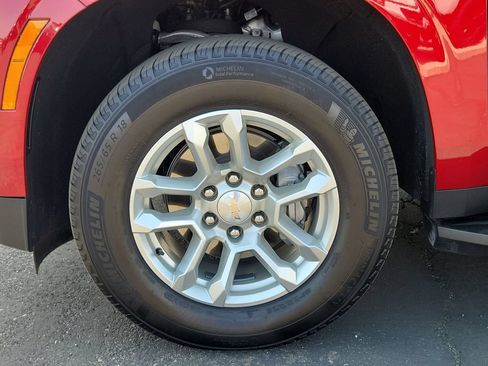 Used 2025 Chevrolet Tahoe LS RWD image 32