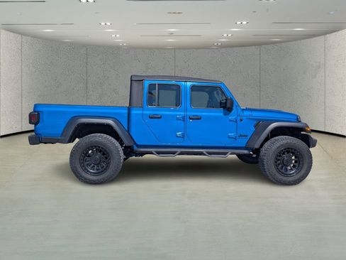 Used 2021 Jeep Gladiator Sport image 2