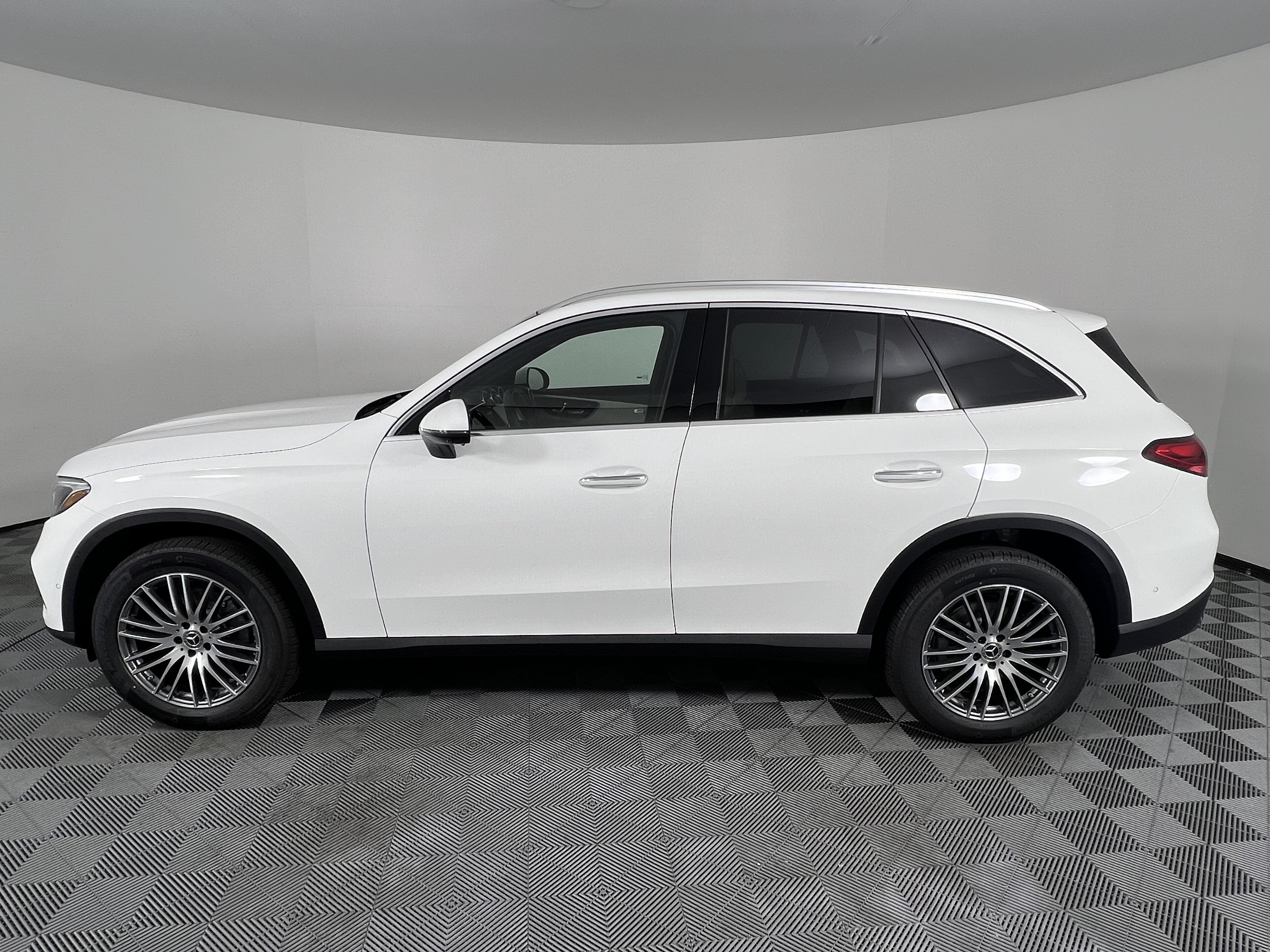 New 2027 Mercedes-Benz GLC 300 4MATIC image 9