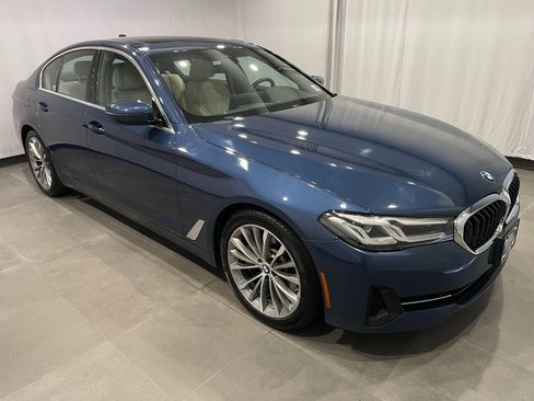 Used 2022 BMW 530i xDrive w/ Convenience Package AWD/4WD image 3