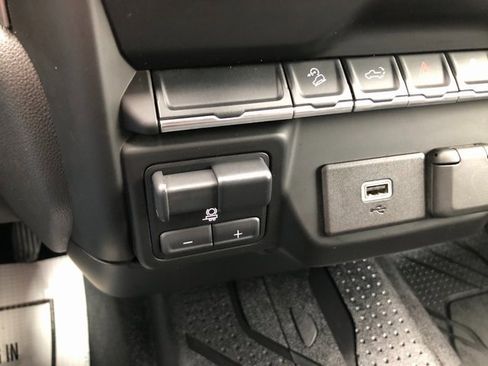 Used 2019 Chevrolet Silverado 1500 Custom Trail Boss w/ Custom Convenience Package image 8