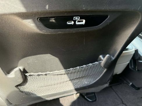 Used 2022 Chrysler Pacifica Touring-L FWD image 18