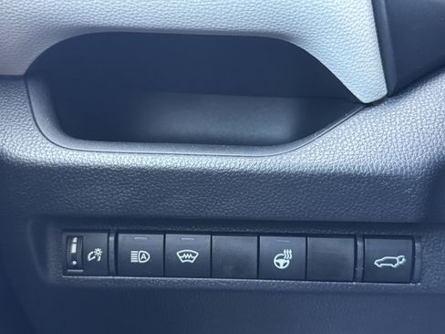 Used 2023 Toyota RAV4 XLE Premium image 33