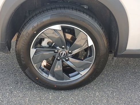 Used 2024 Nissan Rogue SV image 25