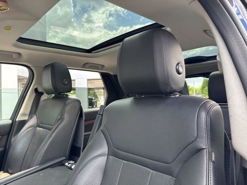 Used 2019 Land Rover Discovery HSE AWD/4WD image 8