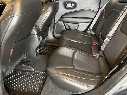 Used 2018 Jeep Compass Trailhawk w/ Leather Interior Group AWD/4WD image 21