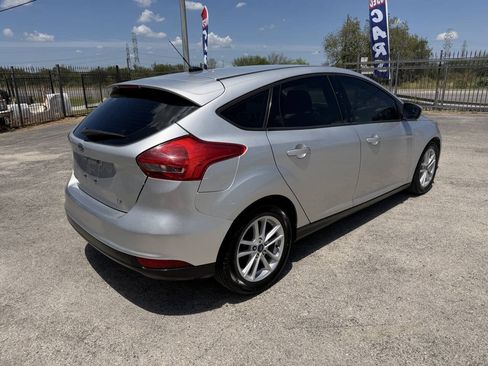 Used 2018 Ford Focus SE FWD image 4