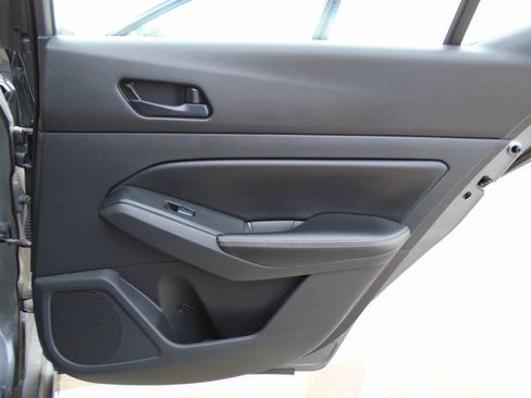 Used 2024 Nissan Altima 2.5 SV FWD image 30