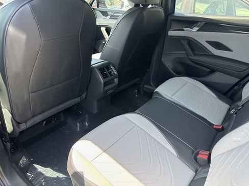 New 2026 Volkswagen Tiguan SE R-Line FWD image 9