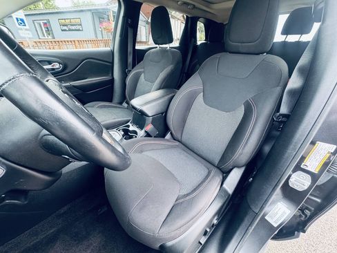 Used 2016 Jeep Cherokee 75th Anniversary AWD/4WD image 19