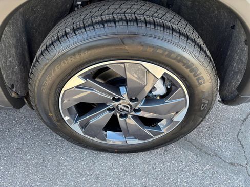 Used 2025 Nissan Rogue SV FWD image 32