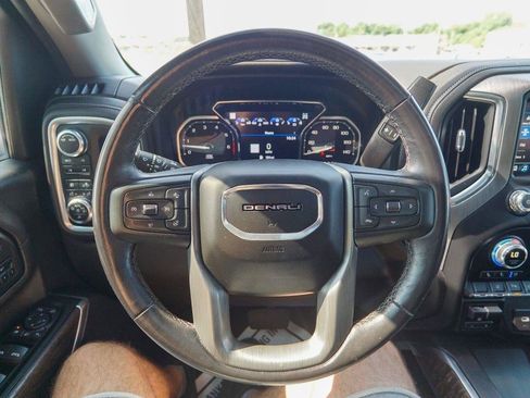 Used 2022 GMC Sierra 2500 Denali w/ Technology Package AWD/4WD image 25