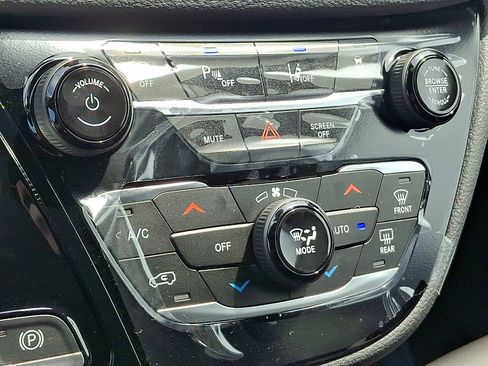 New 2026 Chrysler Pacifica Select image 10