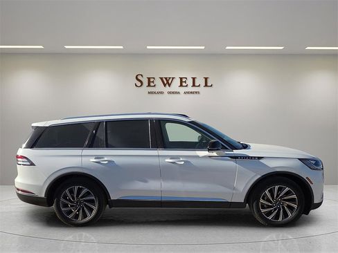 New 2026 Lincoln Aviator Premiere image 5