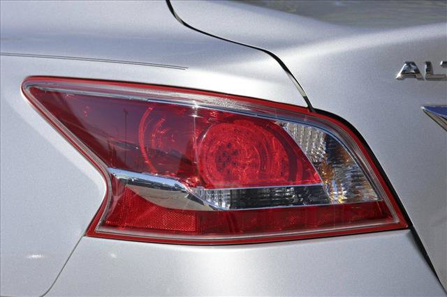 Used 2013 Nissan Altima 2.5 SL FWD image 11