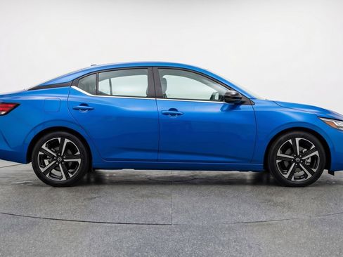 Used 2025 Nissan Sentra SV image 11