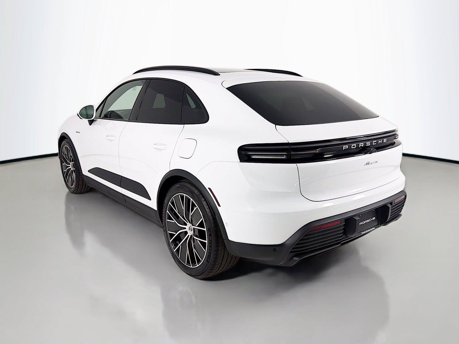 Used 2026 Porsche Macan Electric RWD image 3