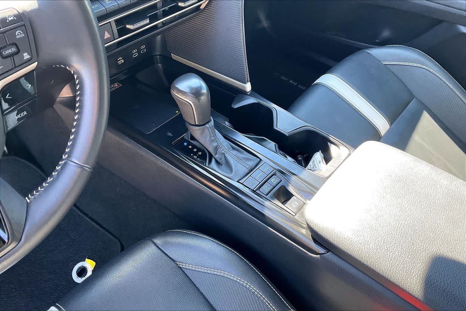 Used 2025 Toyota Camry SE FWD image 16