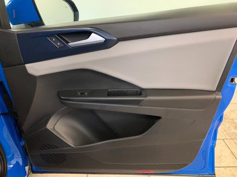 Used 2022 Volkswagen Taos SE image 55