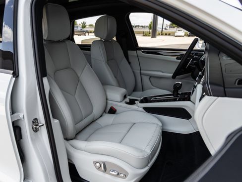 Certified 2026 Porsche Macan S AWD/4WD image 46