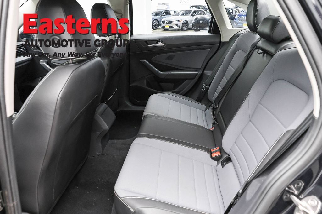Used 2025 Volkswagen Jetta SE FWD image 22
