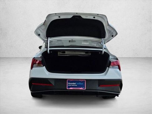 Certified 2025 Hyundai Elantra SEL FWD image 6