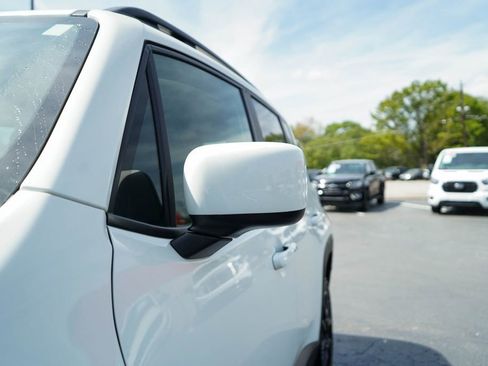 Used 2021 Jeep Renegade Latitude AWD/4WD image 16