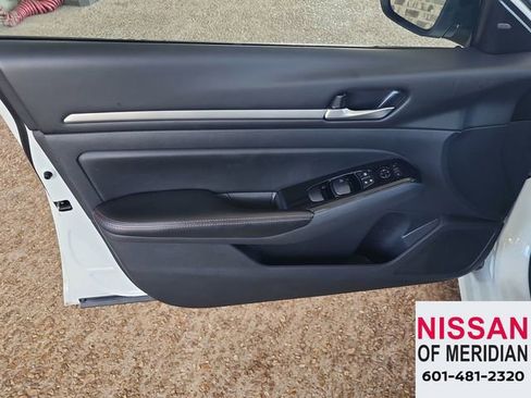 Used 2024 Nissan Altima 2.5 SR image 9