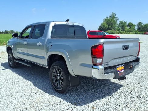 Used 2021 Toyota Tacoma SR5 RWD image 9