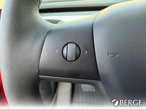 Used 2025 Tesla Model Y Long Range RWD image 18