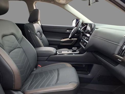 Certified 2025 Nissan Pathfinder Platinum w/ Cargo Package image 12