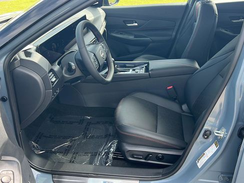 New 2026 Nissan Sentra SR w/ SR Premium Package FWD image 10