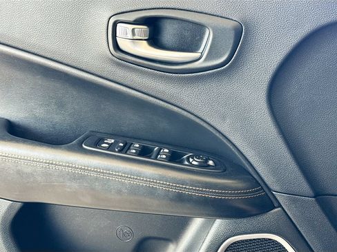 Used 2018 Jeep Compass Limited AWD/4WD image 22