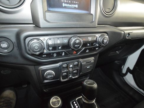 Used 2022 Jeep Gladiator Sport AWD/4WD image 39