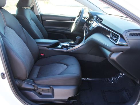 Used 2020 Toyota Camry LE image 45