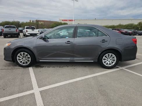Used 2014 Toyota Camry L image 8