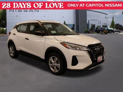 New 2025 Nissan Kicks Play S